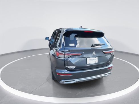 New 2025 Mitsubishi Outlander SE image 8