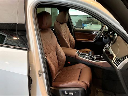 Used 2023 BMW X5 sDrive40i w/ M Sport Package image 9