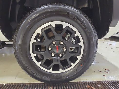 Used 2025 Toyota Tacoma TRD Off-Road w/ TRD Off Road Upgrade Package AWD/4WD image 35