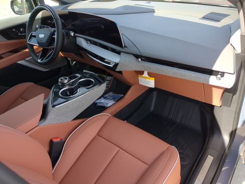 New 2026 Cadillac Optiq Luxury 2 image 12