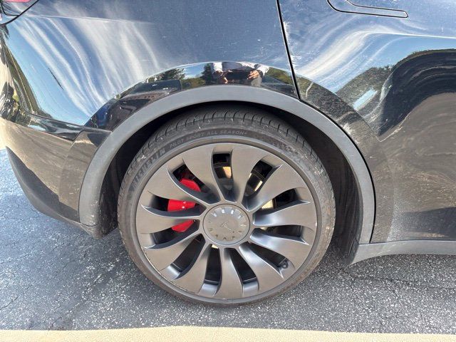 Used 2023 Tesla Model Y Performance AWD/4WD image 17