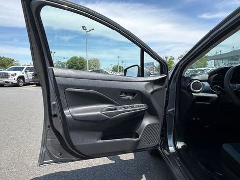 Used 2023 Nissan Versa SV FWD image 12
