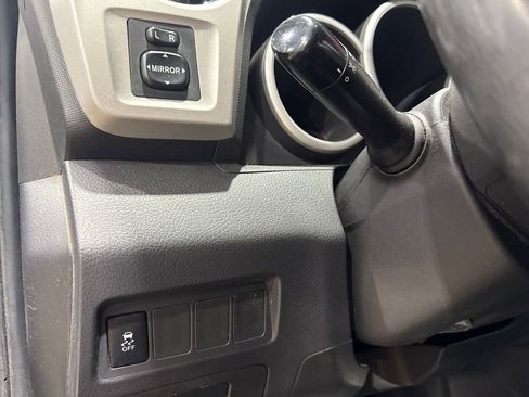 Used 2010 Pontiac Vibe AWD w/ Sun And Sound Package image 80