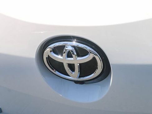 Used 2025 Toyota Corolla SE w/ SE Package FWD image 13