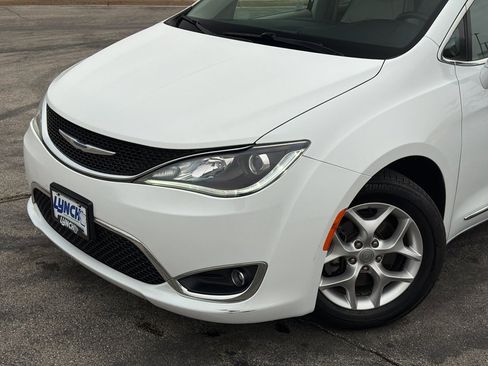 Used 2020 Chrysler Pacifica Limited image 8