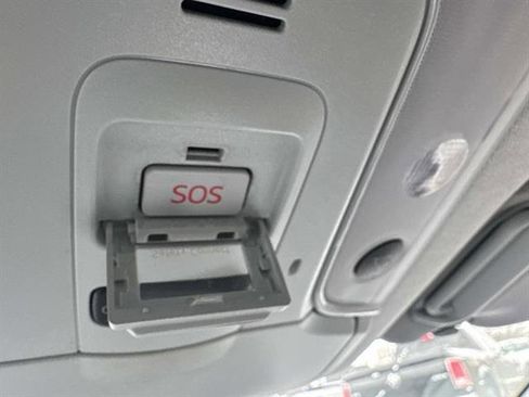 Used 2021 Toyota Prius Prime XLE image 17