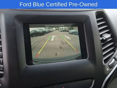 Used 2020 Jeep Cherokee Latitude Plus AWD/4WD image 19