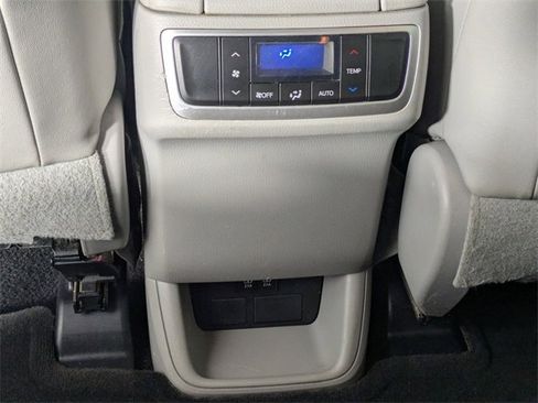 Used 2017 Toyota Highlander Plus image 27