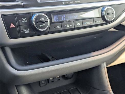 Used 2019 Toyota Highlander XLE image 14