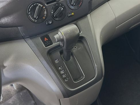 Used 2014 Nissan NV200 SV w/ Exterior Appearance Package image 19