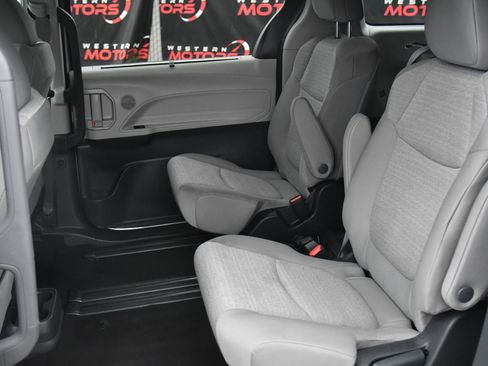 Used 2023 Toyota Sienna LE image 36