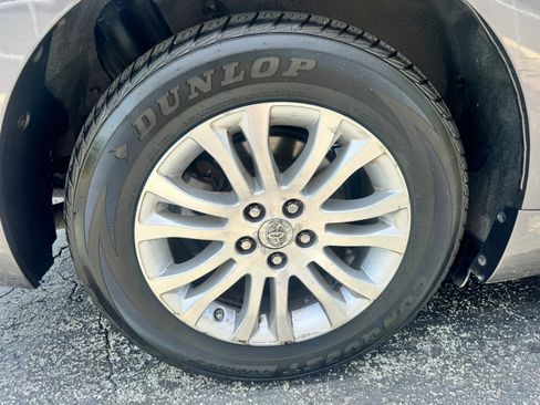 Used 2015 Toyota Sienna XLE w/ XLE Navigation Package FWD image 42