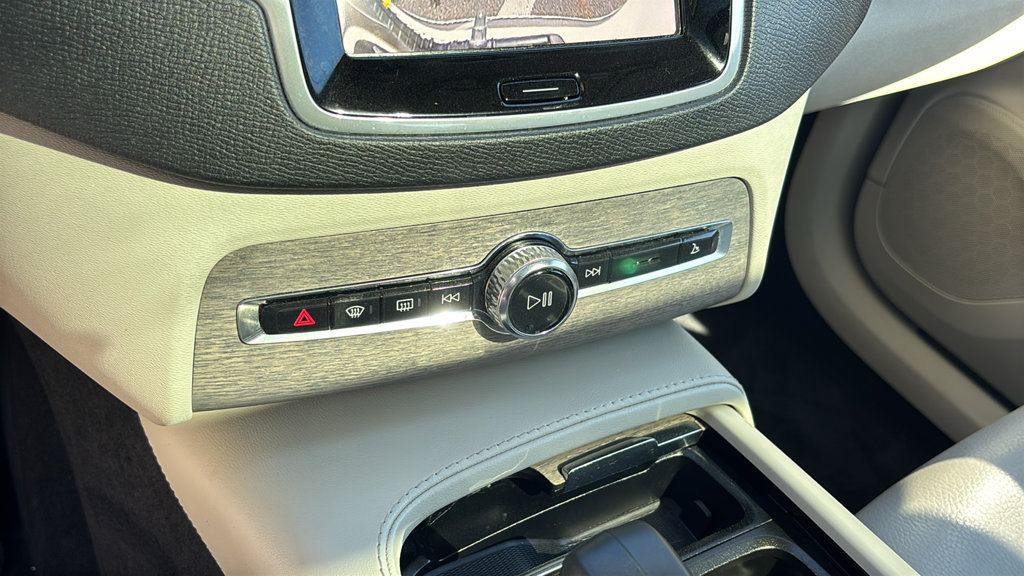 Certified 2024 Volvo XC90 B6 Plus AWD/4WD image 22
