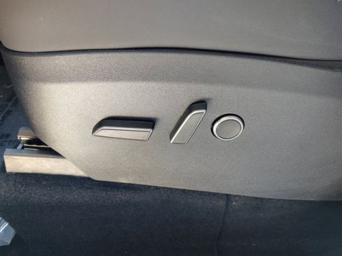 Used 2023 Tesla Model Y Performance image 11