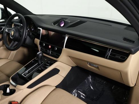 Certified 2026 Porsche Macan AWD/4WD image 24