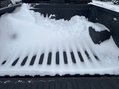 Used 2025 Chevrolet Silverado 1500 High Country image 25