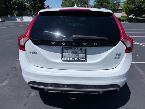 Used 2015 Volvo V60 T5 Cross Country Platinum w/ Climate Package AWD/4WD image 4