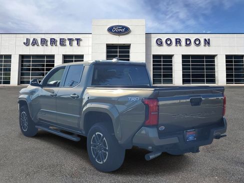 Used 2025 Toyota Tacoma TRD Sport RWD image 3