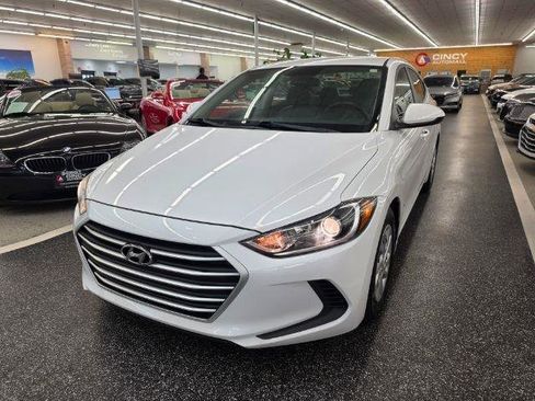 Used 2017 Hyundai Elantra SE FWD image 1