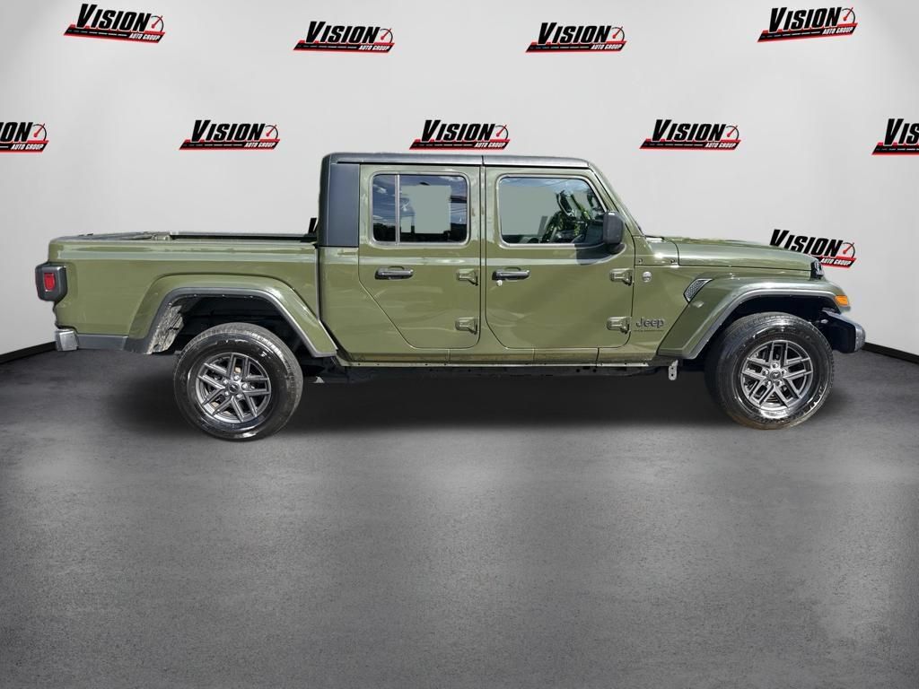 Used 2024 Jeep Gladiator Sport AWD/4WD image 4