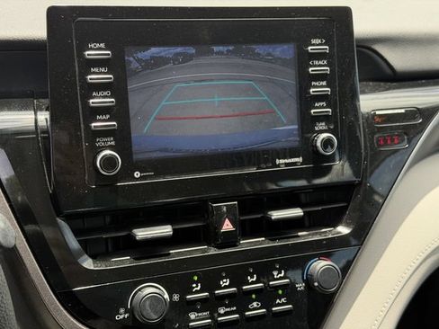 Used 2021 Toyota Camry LE FWD image 18