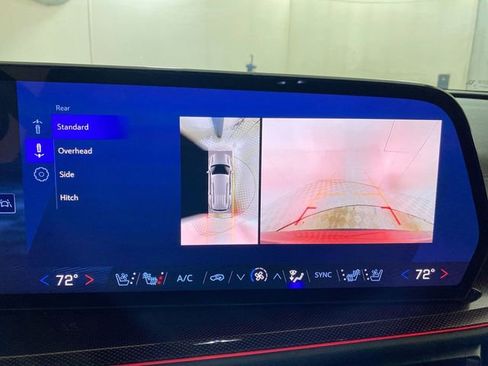 Used 2024 Chevrolet Traverse RS image 34