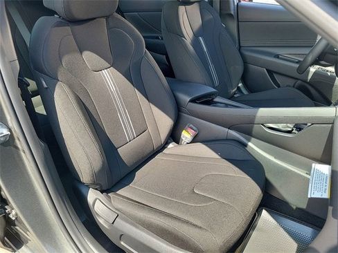 New 2025 Hyundai Elantra SEL image 14