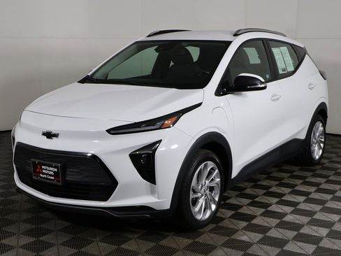 Used 2022 Chevrolet Bolt EUV LT w/ Comfort Package image 7