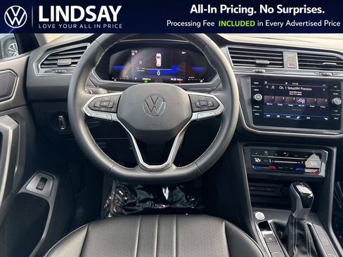 Used 2023 Volkswagen Tiguan SE w/ Panoramic Sunroof Package image 13
