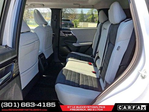 New 2025 Mitsubishi Outlander SE image 8