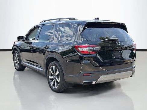 Used 2025 Honda Pilot Touring image 8