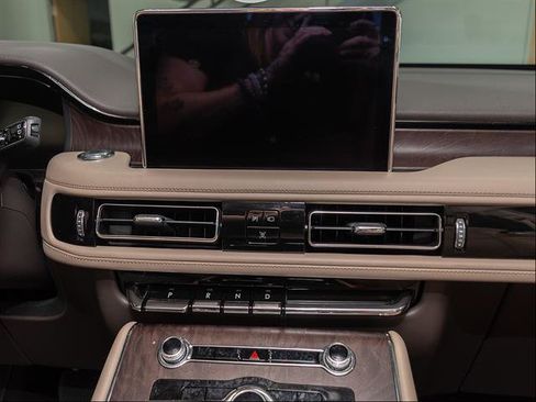 Used 2022 Lincoln Aviator Reserve w/ Elements Package Plus AWD/4WD image 17