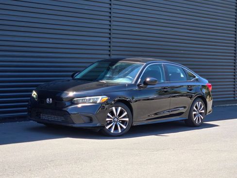 Used 2024 Honda Civic EX image 2