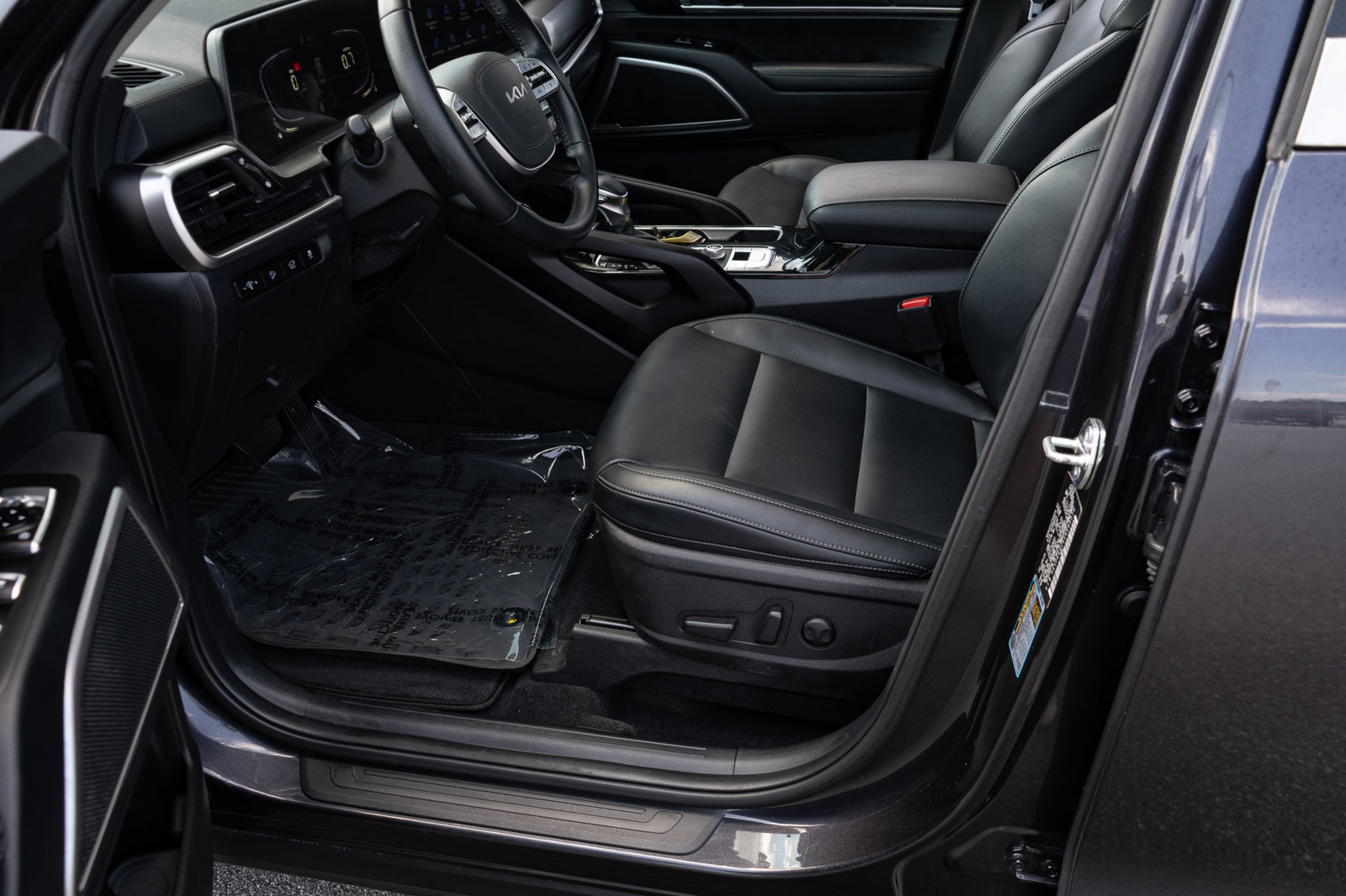 Used 2025 Kia Telluride S FWD image 18