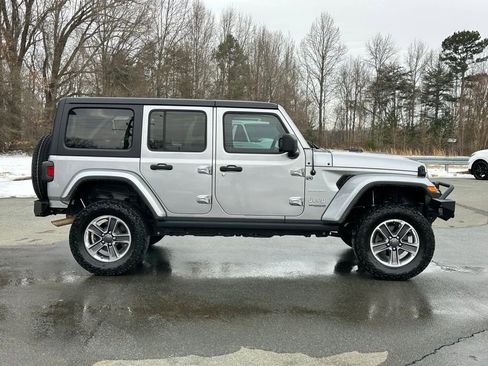 Used 2019 Jeep Wrangler Unlimited Sahara image 9