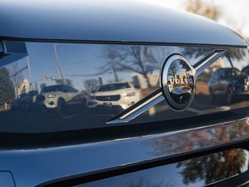 New 2025 Volvo EX90 Ultra w/ Protection Package Premier image 9