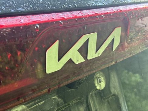 Used 2023 Kia Carnival SX Prestige FWD image 8