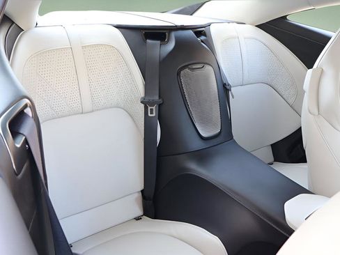 Used 2025 Aston Martin DB12 Coupe image 16