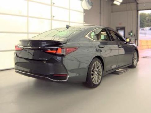 Used 2023 Lexus ES 300h w/ Accessory Package (Z1) FWD image 2