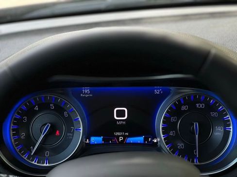 Used 2018 Chrysler 300 Touring w/ Chrome Appearance Package RWD image 35