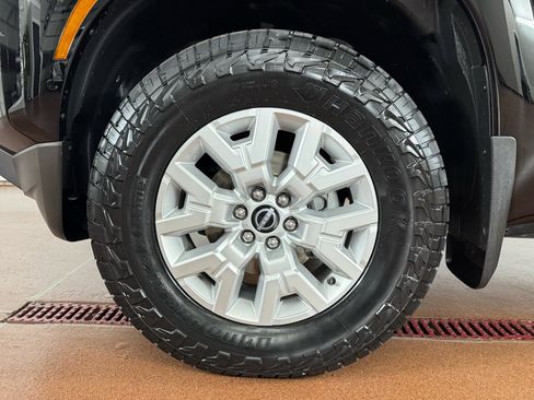 Used 2022 Nissan Frontier SV w/ Technology Package image 9