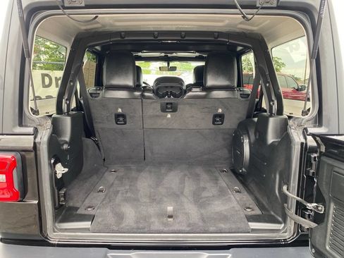 Used 2020 Jeep Wrangler Unlimited Sahara w/ Dual Top Group AWD/4WD image 5