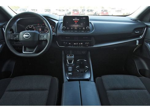Certified 2025 Nissan Rogue SV image 12