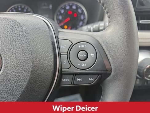 Used 2021 Toyota RAV4 XLE Premium image 27