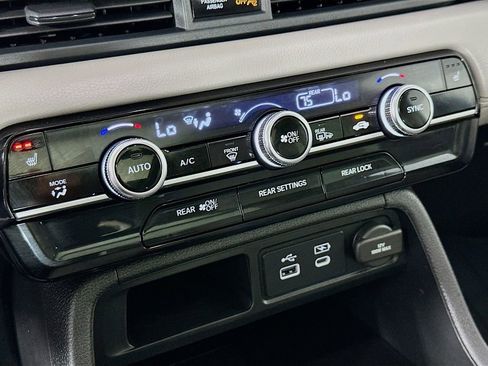 Used 2023 Honda Pilot Touring image 17