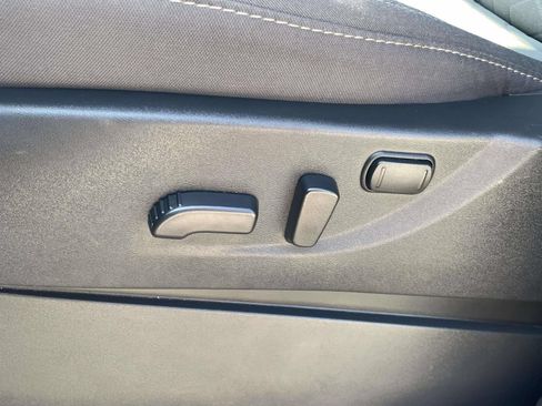 Used 2025 Nissan Frontier SV RWD image 14