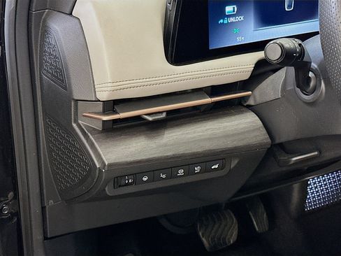 Used 2023 Nissan Ariya AWD image 17