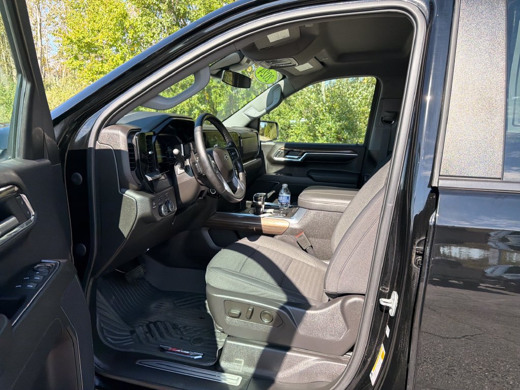 Used 2024 Chevrolet Silverado 1500 RST AWD/4WD image 11
