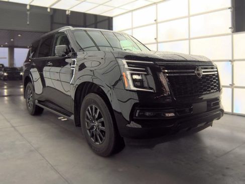 Used 2025 Nissan Armada SV AWD/4WD image 6