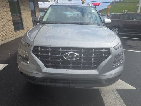 Used 2025 Hyundai Venue SEL FWD image 2